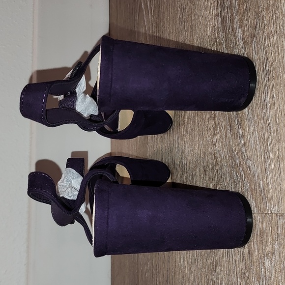 Tina Crossover Platform Sandal - Picture 8 of 9